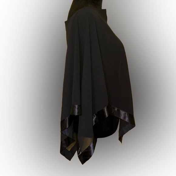 Another Thyme black sheer cape size XL - Picture 2 of 8